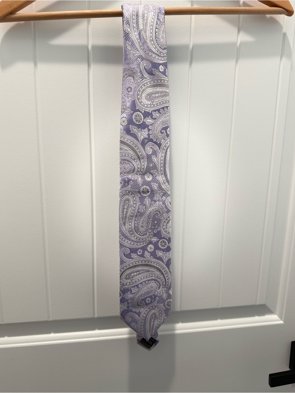 bill blass Lavender Paisley Silk Tie